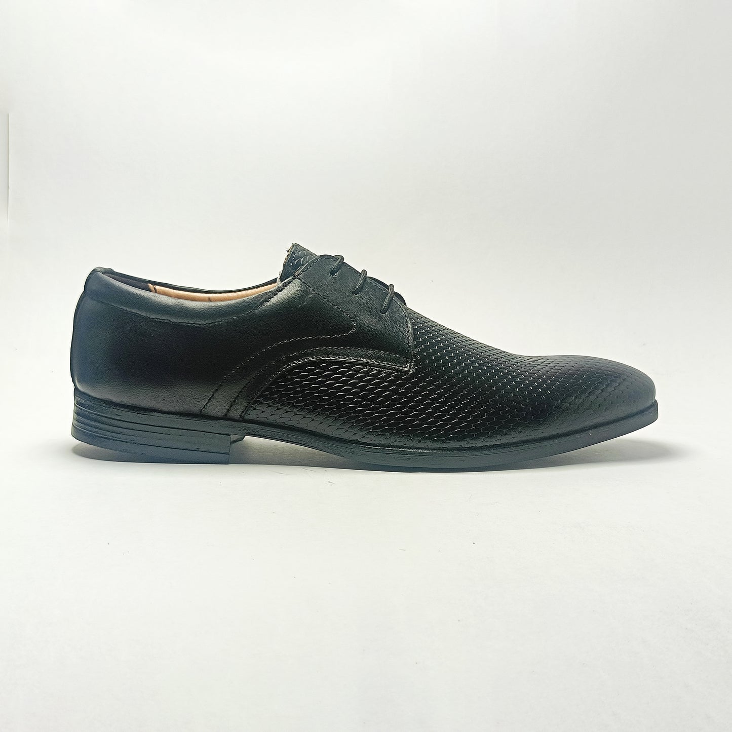 BLACK PATTERNED LEATHER (DERBY)